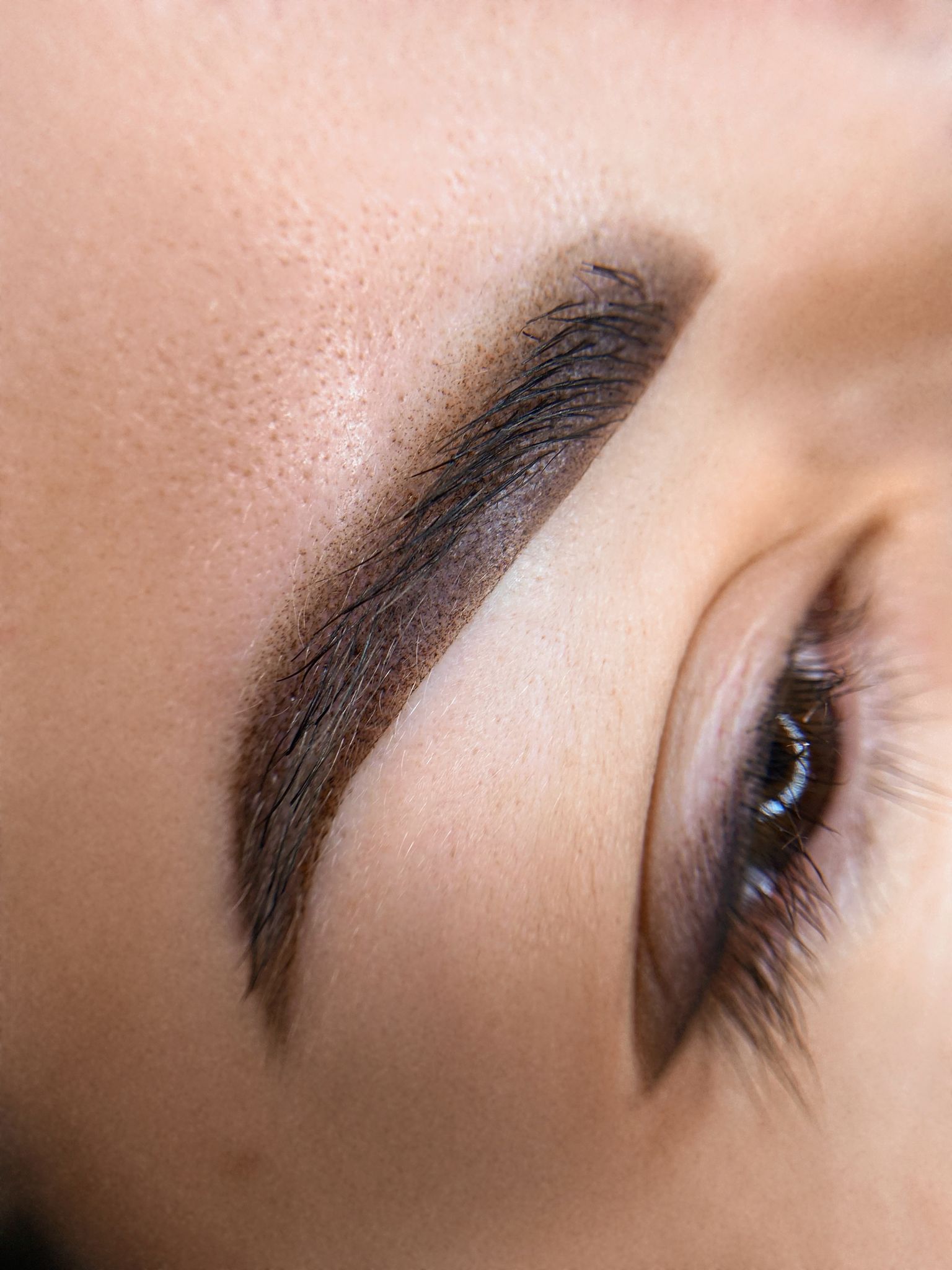 Rezultat micropigmentare sprâncene – powder brows