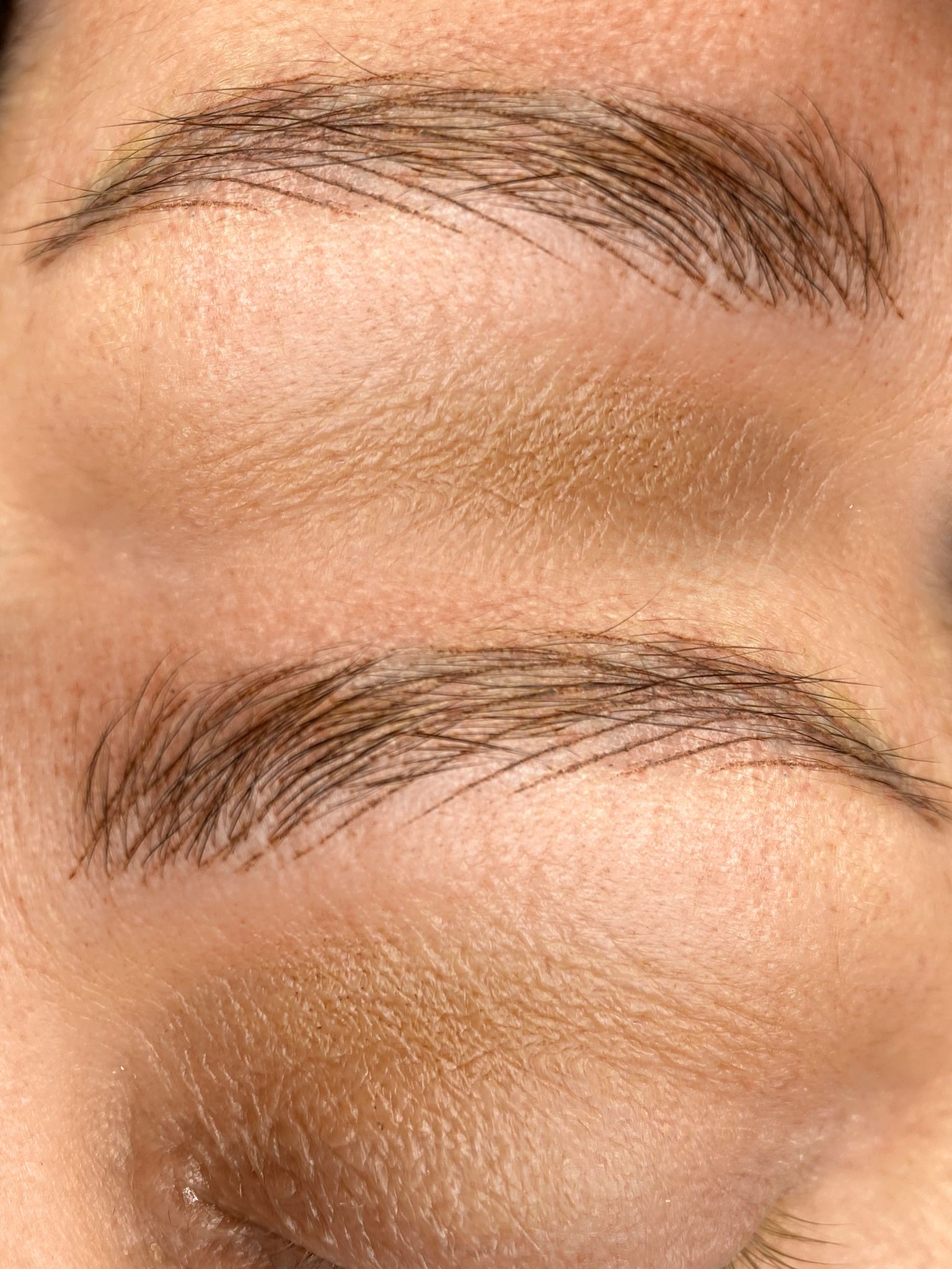 Rezultat sprâncene și buze micropigmentare